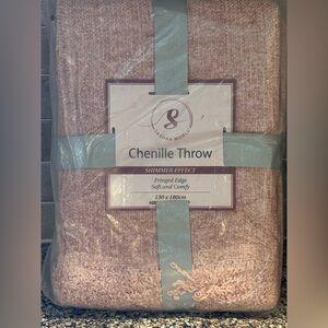 🆕 Chenille Throw Blanket with fringed edges - Pink